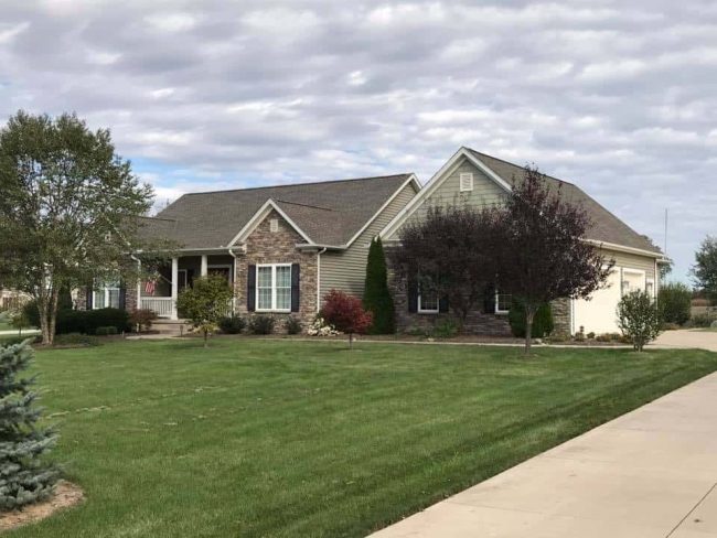 roofers mount vernon ohio home with shingle roof and siding