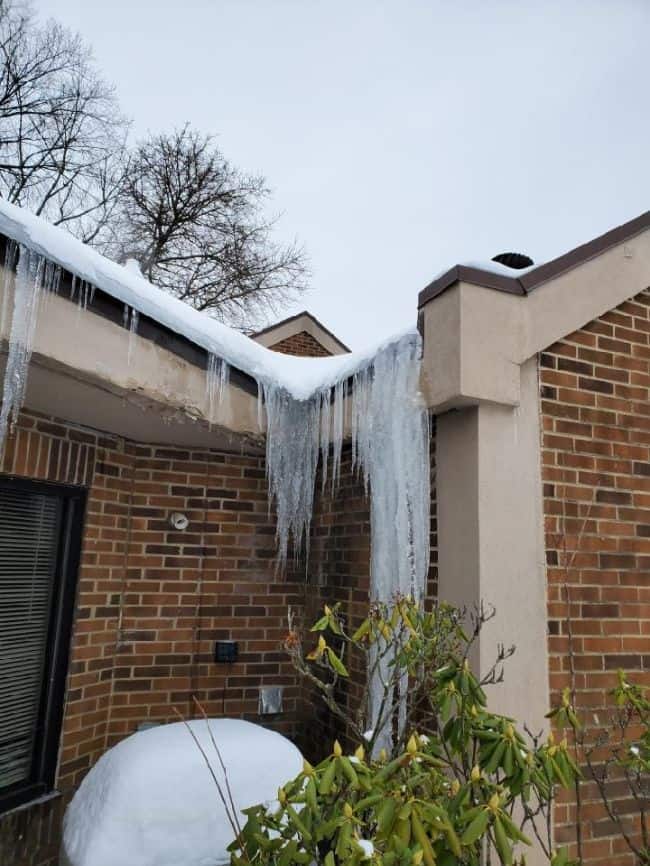 What Causes Ice Dams?
