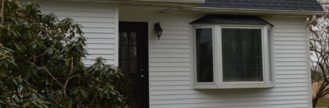 newly installed white siding by siding contractors in Mansfield Ohio